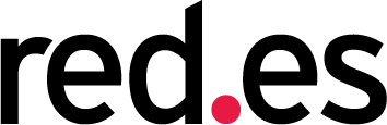 Logotipo de una empresa con un diseño moderno en colores negro y rojo, ideal para representar innovación y creatividad en el sector tecnológico.